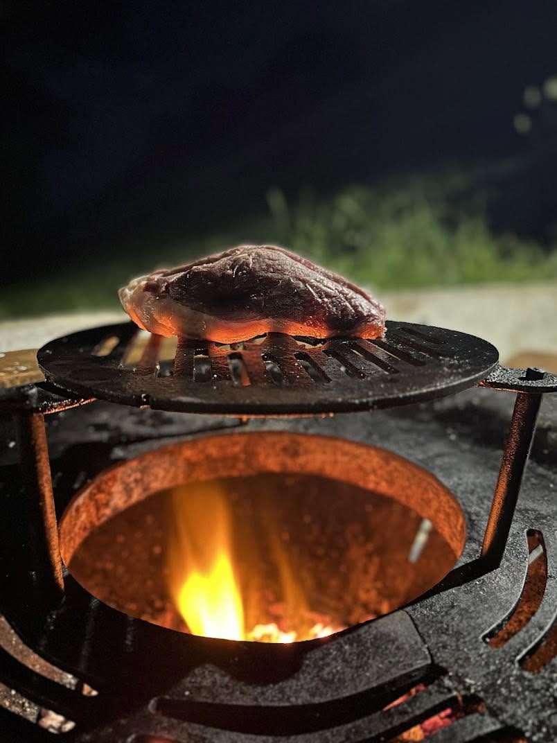 Carne pe discul de foc noaptea